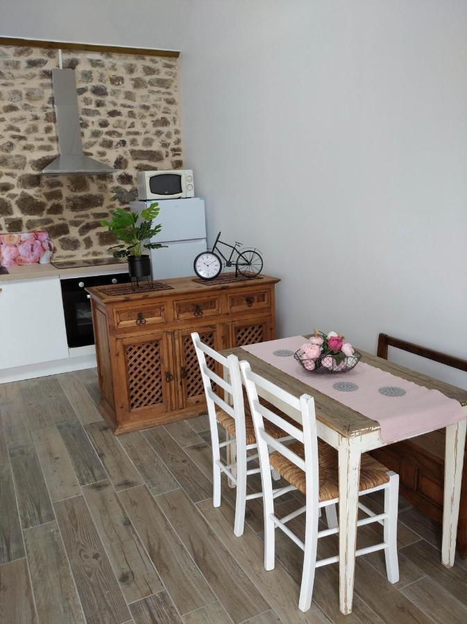 Les Petits Gites Ernée Εξωτερικό φωτογραφία